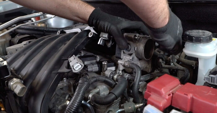 How to change Spark Plug on NISSAN SERENA (C25) 2009 - tips and tricks