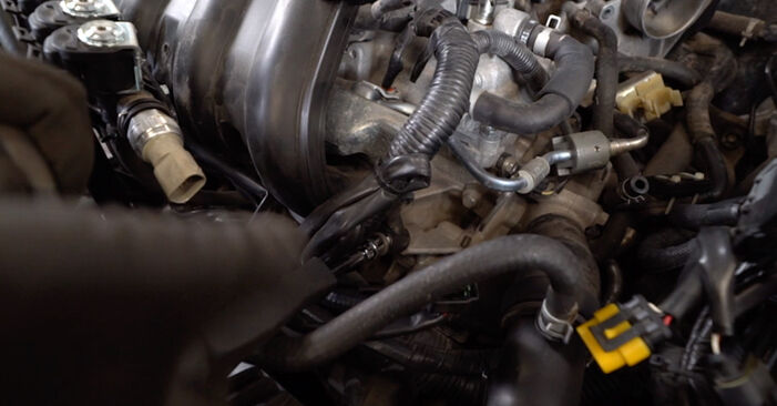 Vanskelighetsgrad: Bytte av Tennplugger på Nissan Micra k12 Cabrio 1.4 16V 2011 – last ned illustrert veiledning