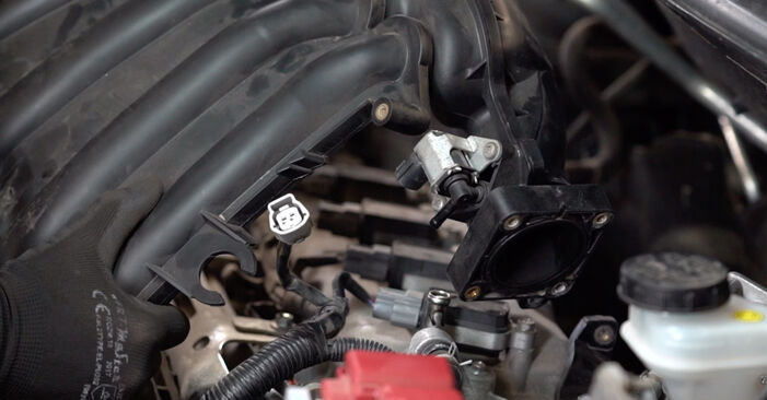 2011 Nissan Tiida C11 1.8 Cewka zapłonowa instrukcja wymiany krok po kroku