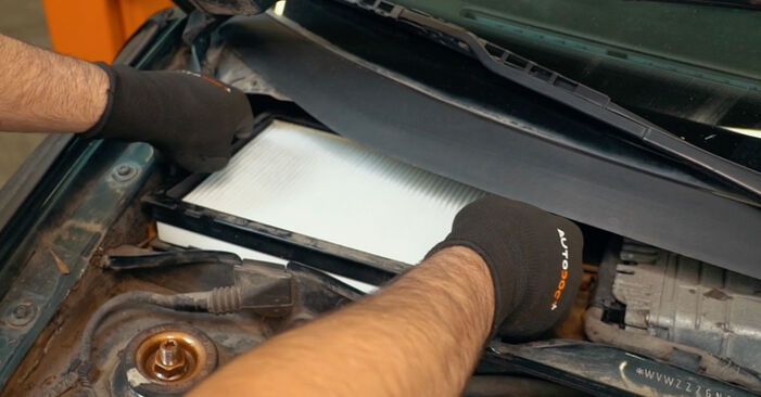 Πώς να αντικαταστήσετε Φίλτρο αέρα εσωτερικού χώρου σε VW VENTO: κατεβάστε εγχειρίδια PDF και βίντεο οδηγιών