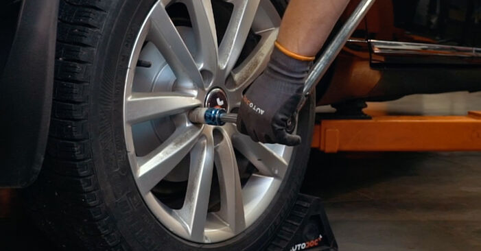 Wie problematisch ist es, selber zu reparieren: Bremsbeläge beim VW PASSAT Kasten/Kombi (365) 2.0 TSI 2011 auswechseln – Downloaden Sie sich bebilderte Tutorials