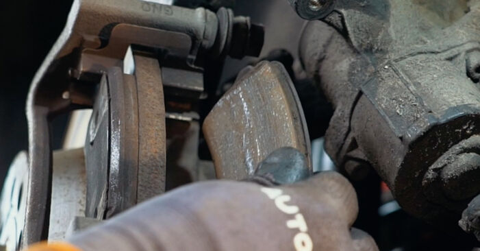 Replacing Brake Pads on VW Sharan 7n 2020 2.0 TDI by yourself