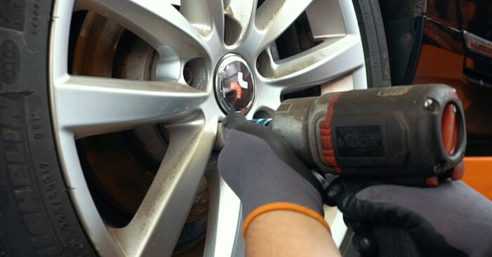 Wie man VW Golf VI Cabrio (517) 1.6 TDI 2012 ABS Sensor wechselt - Schritt-für-Schritt-Leitfäden und Video-Tutorials
