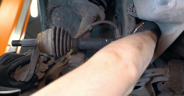 Changing Clutch Kit on VW Vento (1H2) 1.9 TDI 1994 by yourself