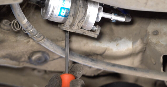 Changing of Fuel Filter on Polo 6n1 1996 won't be an issue if you follow this illustrated step-by-step guide