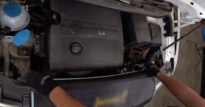 Cómo reemplazar Bujía de Encendido en un VW GOLF PLUS (5M1, 521) 1.9 TDI 2006 - manuales paso a paso y guías en video