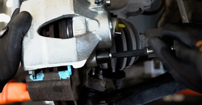 Hvordan bytte Bremsecaliper på VW GOLF VI Van (5K1_) 2.0 TSi R 4motion 2011 selv