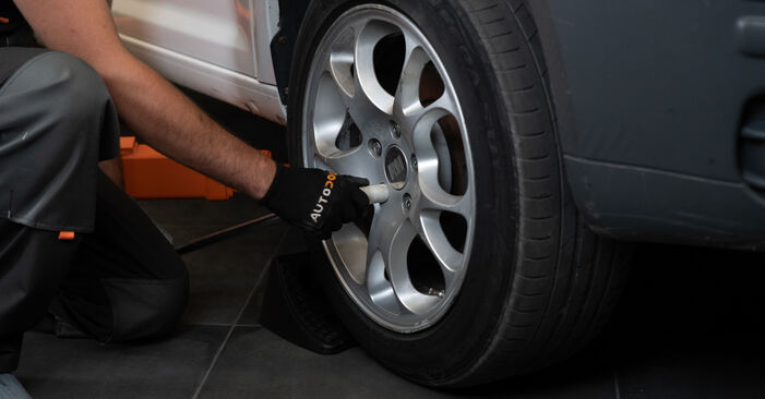 Wie man VW Beetle Cabrio (5C7, 5C8) 1.2 TSI 2012 Bremssattel wechselt - Schritt-für-Schritt-Leitfäden und Video-Tutorials