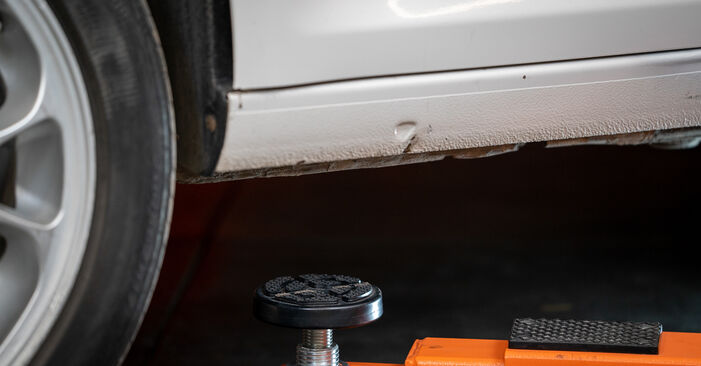 VW Beetle Cabrio 1.6 TDI 2013 Brzdový strmeň výmena: bezplatné návody z našej dielne