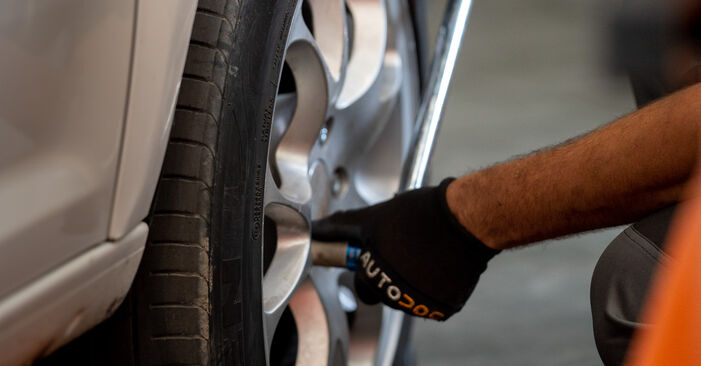 Bytte Fox Hatchback (5Z1, 5Z3, 5Z4) 1.6 2014 Bremsecaliper – gjør det selv med vår veiledning