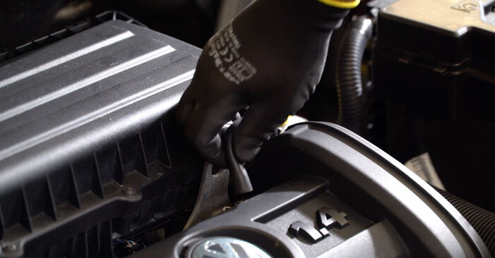 Cómo cambiar Bobina de Encendido en un VW Polo Van 6r 2014 - Manuales en PDF y en video gratuitos