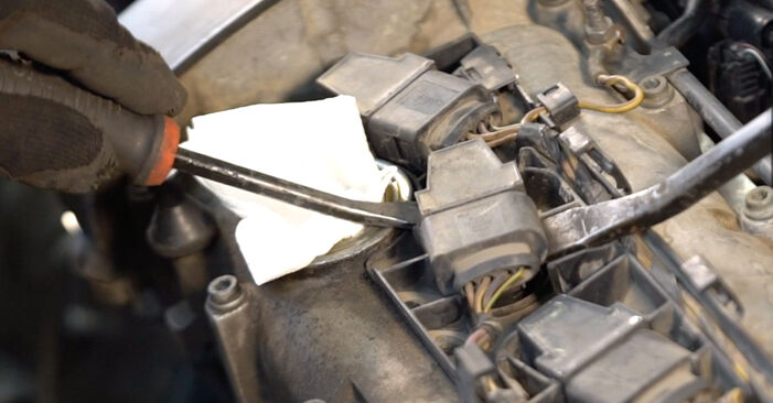 Zündkerzen beim VW SPACEFOX 1.6 2013 selber erneuern - DIY-Manual
