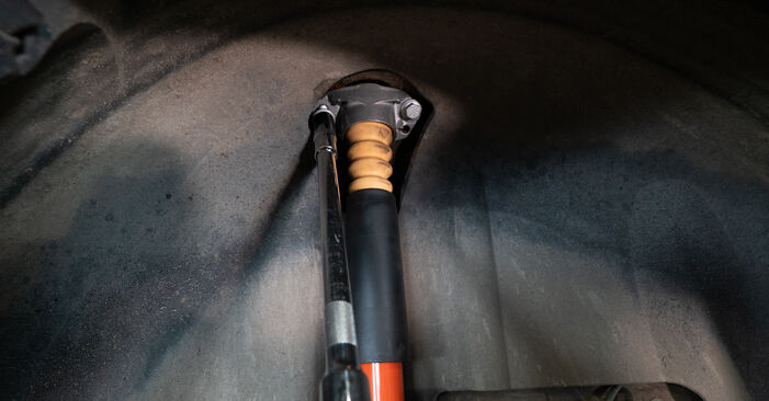 Hvordan bytte Støtdemper på AUDI A1 Hatchback (8X1, 8XK) 2.0 TDI 2013 selv
