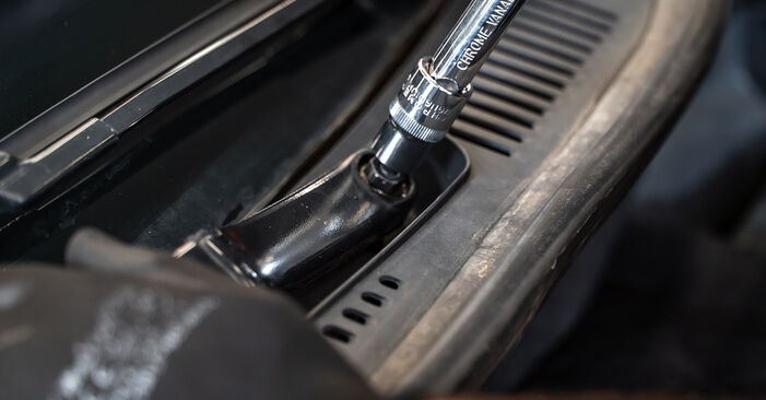 VW Beetle Cabrio 1.6 TDI 2013 Tlmič pruzenia výmena: bezplatné návody z našej dielne