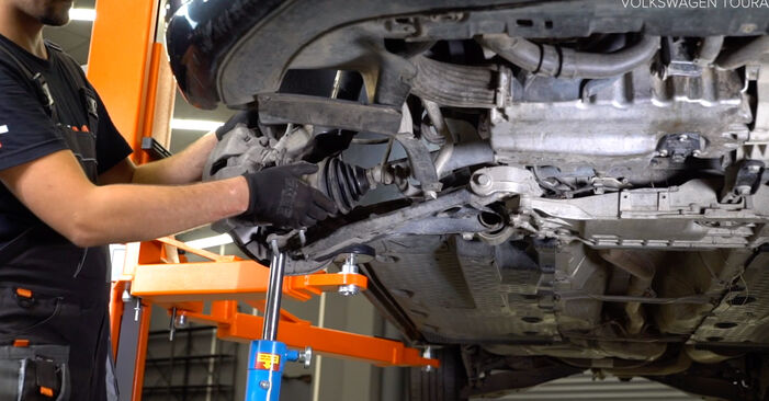 Смяна на VW Beetle Кабрио 1.6 TDI 2013 Амортисьор: безплатни наръчници за ремонт
