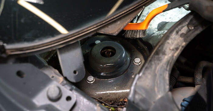 Wie problematisch ist es, selber zu reparieren: Stoßdämpfer beim VW Beetle Cabrio 2.0 TSI 2017 auswechseln – Downloaden Sie sich bebilderte Tutorials