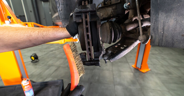 Trinn-for-trinn anbefalinger for hvordan du kan bytte VW Passat B7 Alltrack 2013 2.0 TDI 4motion Bremsecaliper selv