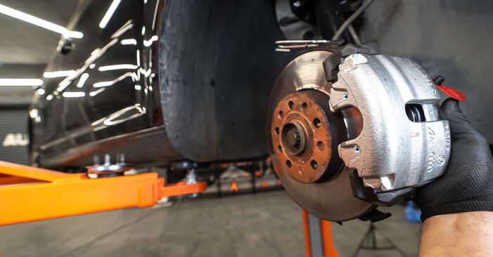 Hvordan skifte Bremsecaliper på VW Passat B7 Alltrack 2012 – gratis PDF- og videoveiledninger