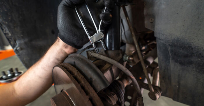 Bremssattel beim VW PASSAT 1.8 TSI 2013 selber erneuern - DIY-Manual