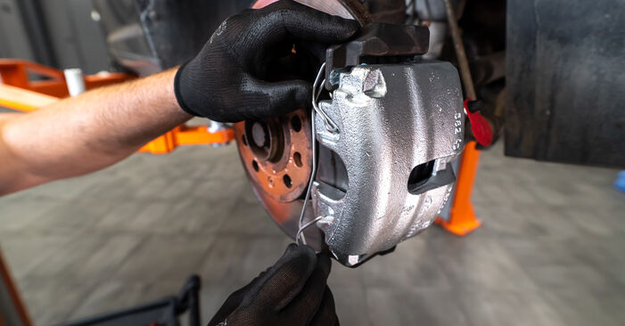 Cómo quitar Pinzas de Freno en un VW PASSAT 1.4 TSI EcoFuel 2014 - instrucciones online fáciles de seguir