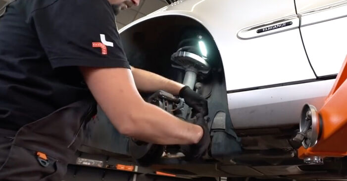How to change Brake Calipers on MERCEDES-BENZ CLK Convertible (A209) 2007 - tips and tricks