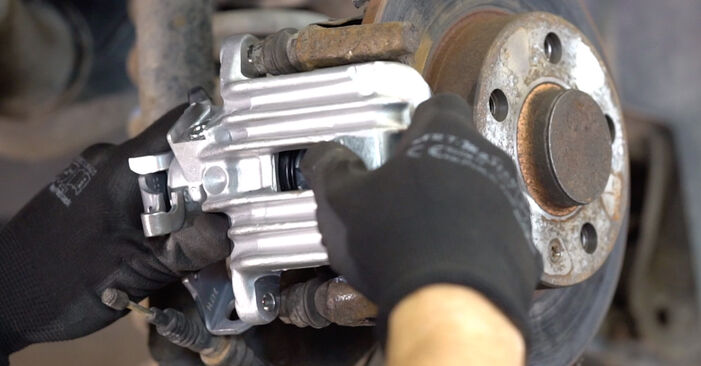 Hvordan skifte Bremsecaliper på AUDI A3 Cabrio (8P7) 2013: Last ned PDF- og videoveiledninger