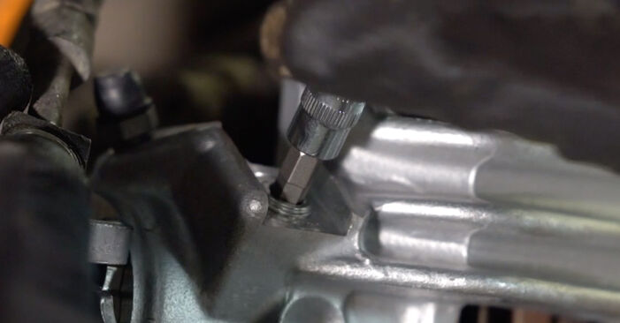 Hvordan skifte Bremsecaliper på AUDI A1 Hatchback (8X1, 8XK) 2013 – tips og triks
