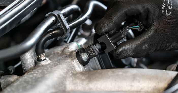 AUDI A3 2.0 TDI Spark Plug replacement: online guides and video tutorials