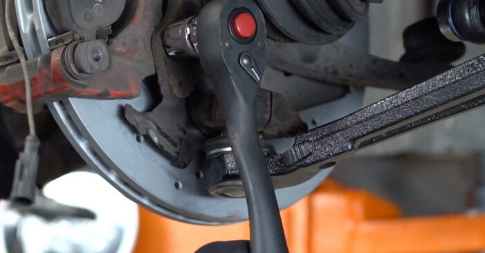 Wie man Bremsscheiben am Abarth 500С Cabrio 2009 ersetzt - Kostenfreie PDF- und Videotipps
