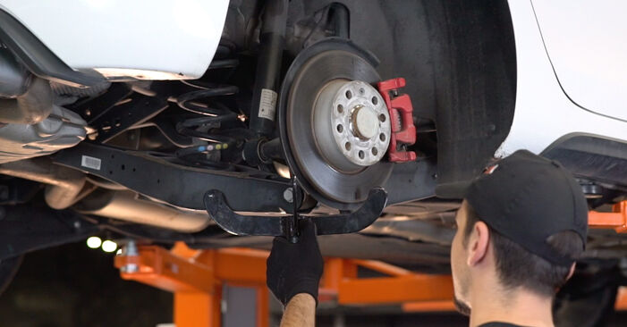 Hoe VW PASSAT 1.6 TDi BlueMotion 2014 Veerpootlager verwijderen – online eenvoudige instructies