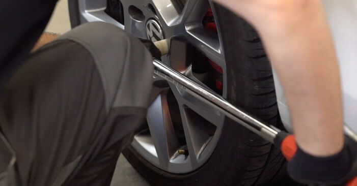 Hvordan bytte VW Golf VI Variant (AJ5) 1.4 TSI 2013 Fjærbenslager selv – veiledning på nettet