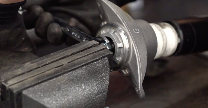 Cómo reemplazar Copelas Del Amortiguador en un VW Passat Alltrack (365) 2.0 TDI 4motion 2013 - manuales paso a paso y guías en video