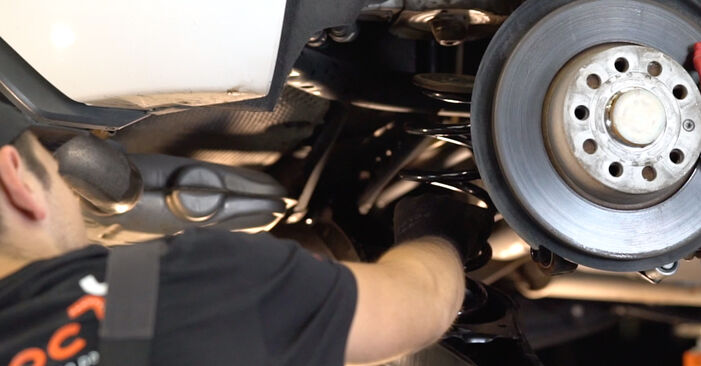Hvordan skifte VW CC 2012 Fjærbenslager trinn–for–trinn veiledning