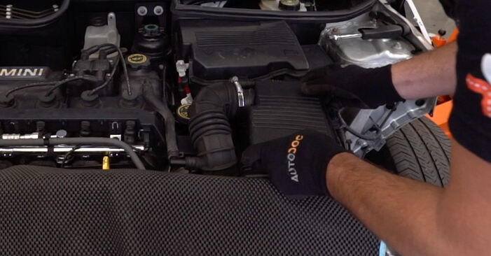 Hvor svært er det at gør-det-selv: Luftfilter udskiftning på MINI Cabrio - hent illustreret vejledning