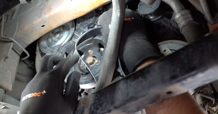 Peugeot 207 cc 1.6 HDi 2009 Keilrippenriemen wechseln: Kostenfreie Reparaturwegleitungen