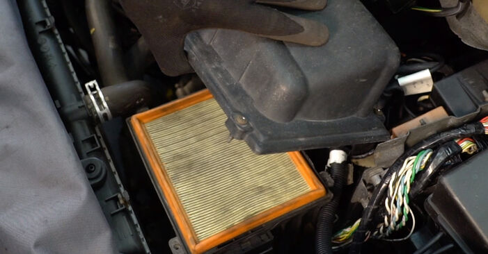 How to replace CITROËN Xsara Box Body / Hatchback (N3_) 2.0 HDi 1999 Air Filter - step-by-step manuals and video guides