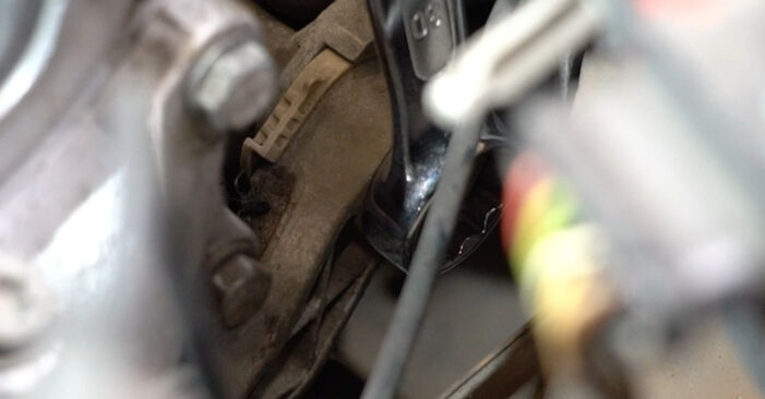 Wie man Keilrippenriemen beim Peugeot 308 2 2013 wechselt - Gratis PDF- und Video-Tutorials