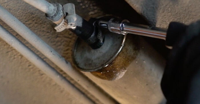 Wie schmierig ist es, selber zu reparieren: Kraftstofffilter beim BMW Z3 Roadster M 3.2 2001 wechseln – Downloaden Sie sich Bildanleitungen