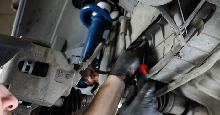 Podrobné odporúčania pre svojpomocnú výmenu Ford Fiesta Mk5 Sedan 2013 1.0 Street Klinový rebrovaný remen