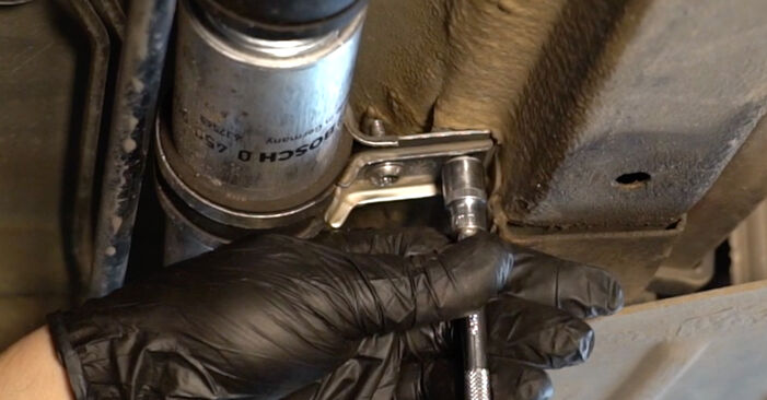 Udskiftning af Brændstoffilter på BMW X6 ved gør-det-selv