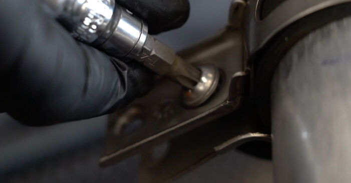 Reemplazo de Filtro de Combustible en un BMW 1 SERIES 116 i: guías online y video tutoriales