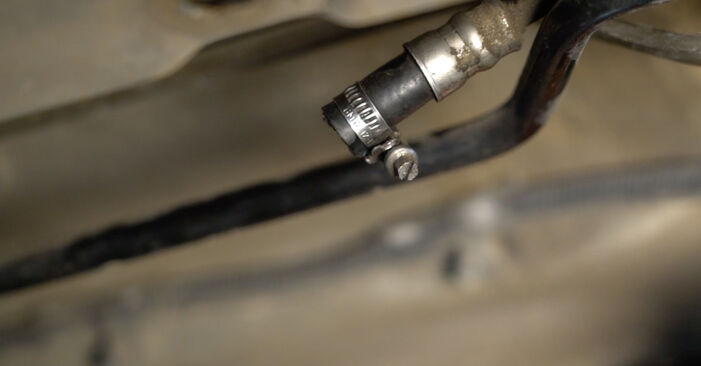 Wie man Kraftstofffilter am BMW 6 Coupe (E63) 2009 wechselt – Laden Sie sich PDF-Wegleitungen und Videoanweisungen herunter