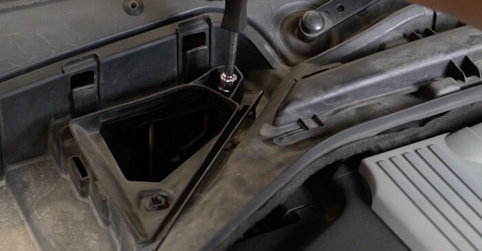 BMW X6 Vzduchovy filtr svépomocná výměna díky návodu z naší dílny