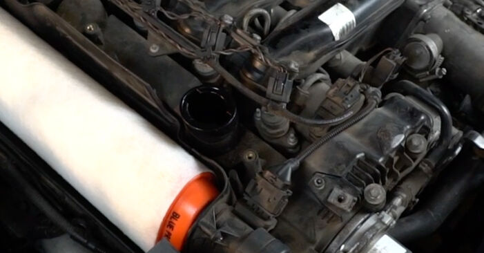 Ako vymeniť Vzduchový filter na BMW E71 2007 – bezplatné PDF a video návody.
