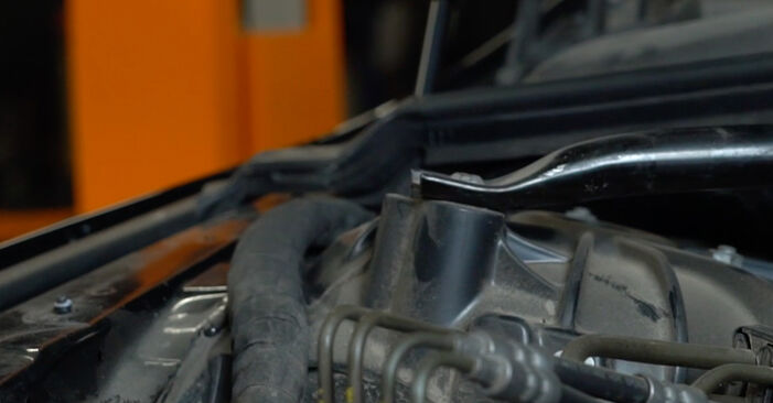 Πώς να αντικαταστήσετε BMW X6 Φίλτρο αέρα - εγχειρίδια βήμα προς βήμα και οδηγοί βίντεο