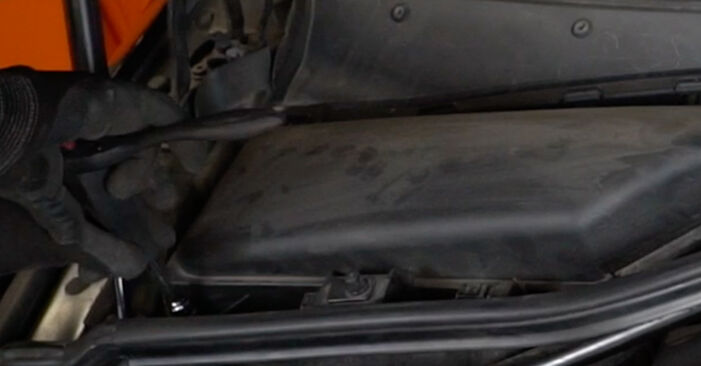 Tauschen Sie Luftfilter beim BMW X6 (E71, E72) xDrive 50 i 2010 selbst aus