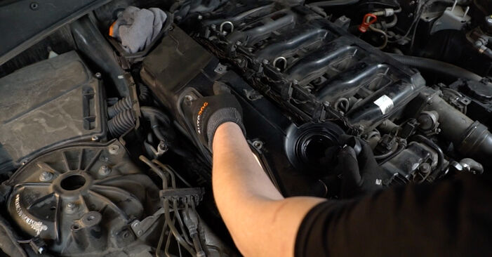 How to replace BMW 5 Touring (E61) 520 d 2005 Air Filter - step-by-step manuals and video guides