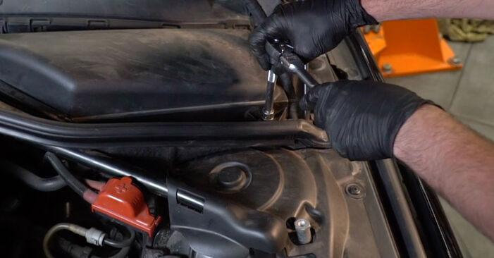 Jak wymienić Filtr powietrza kabinowy w BMW 6 Cabrio (E64) M6 2009: pobierz instrukcje PDF i instrukcje wideo