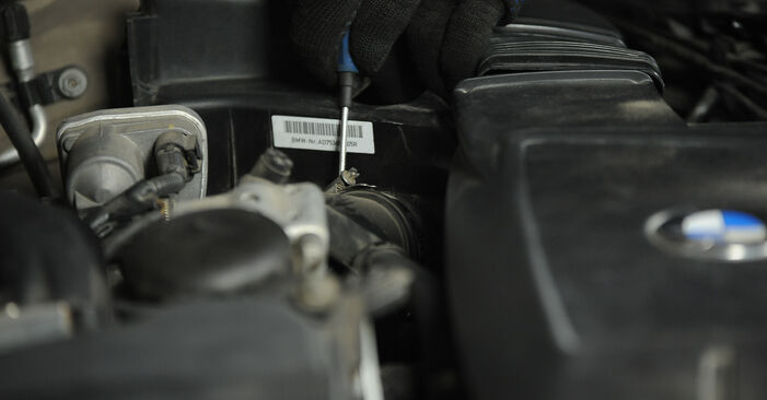 BMW X1 Vzduchovy filtr výměna: bezplatné návody z naší dílny