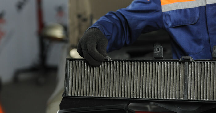 Svojpomocná výmena Kabínový filter na BMW X1 (E84) xDrive23d 2.0 2012